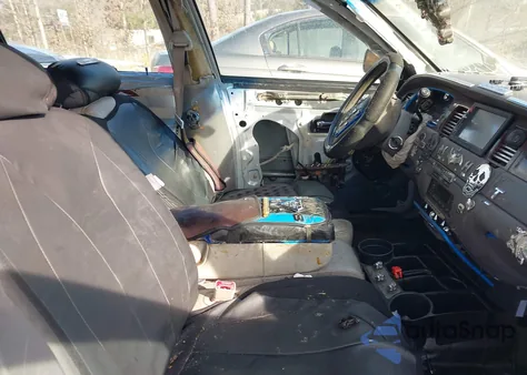 1998 Lincoln Town Car Signature z USA, uszkodzony, nr VIN 1LNFM82W9WY687726